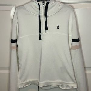 White hoodie with zipper thats soft only worn once.